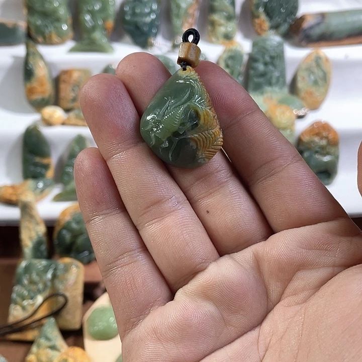 岫岩河磨玉（透闪石质玉）未镶嵌颈饰