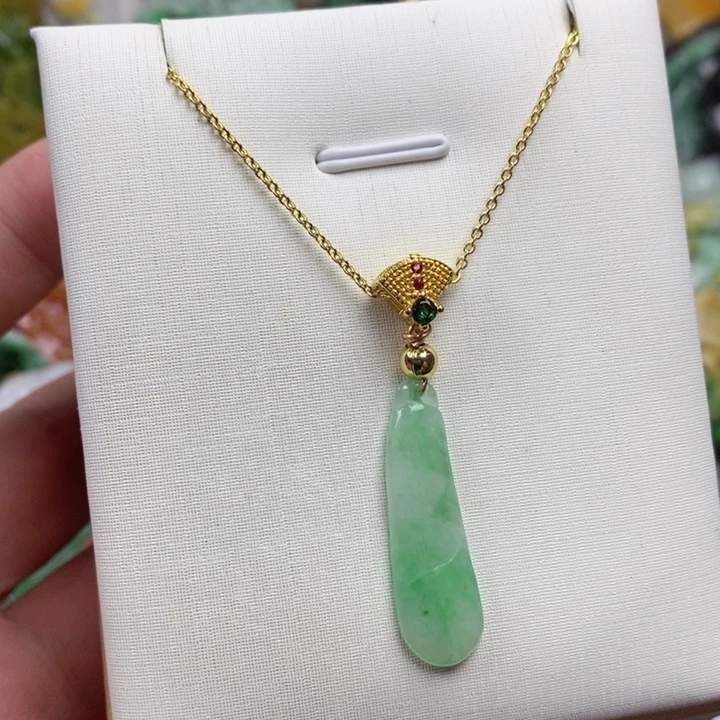 翡翠未镶嵌吊坠(赠链)