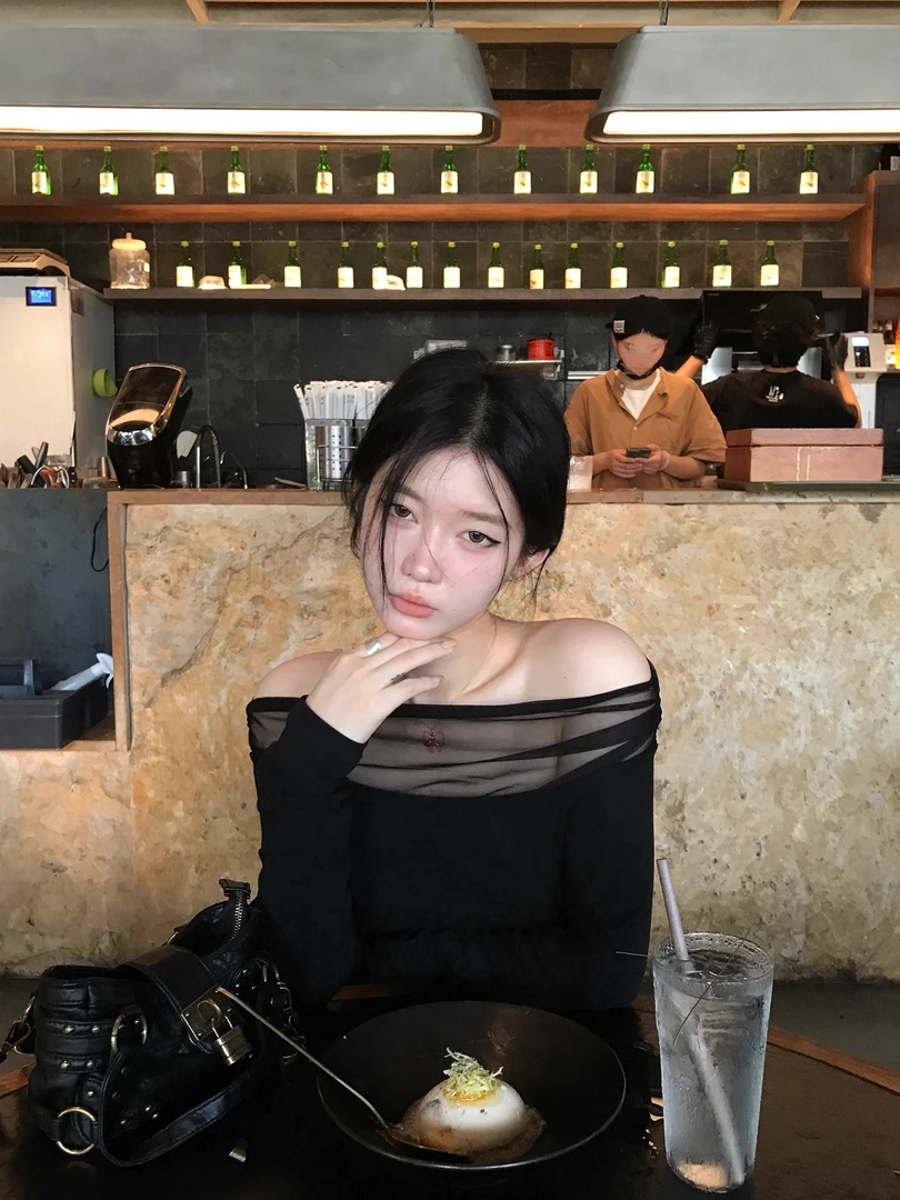 sheepland 香肩狙击 网纱拼接一字肩天丝长袖t恤打底上衣