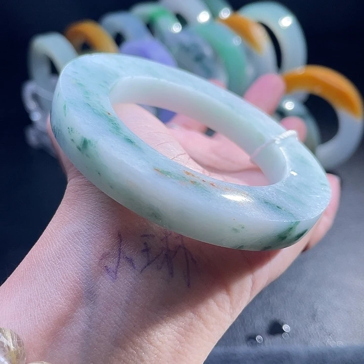 未镶嵌翡翠手镯定制翡翠