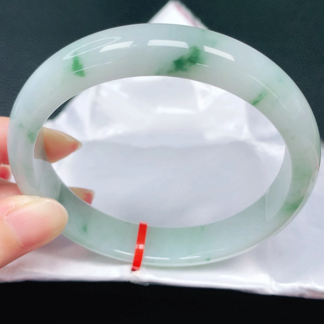 翡翠手镯未镶嵌63圈