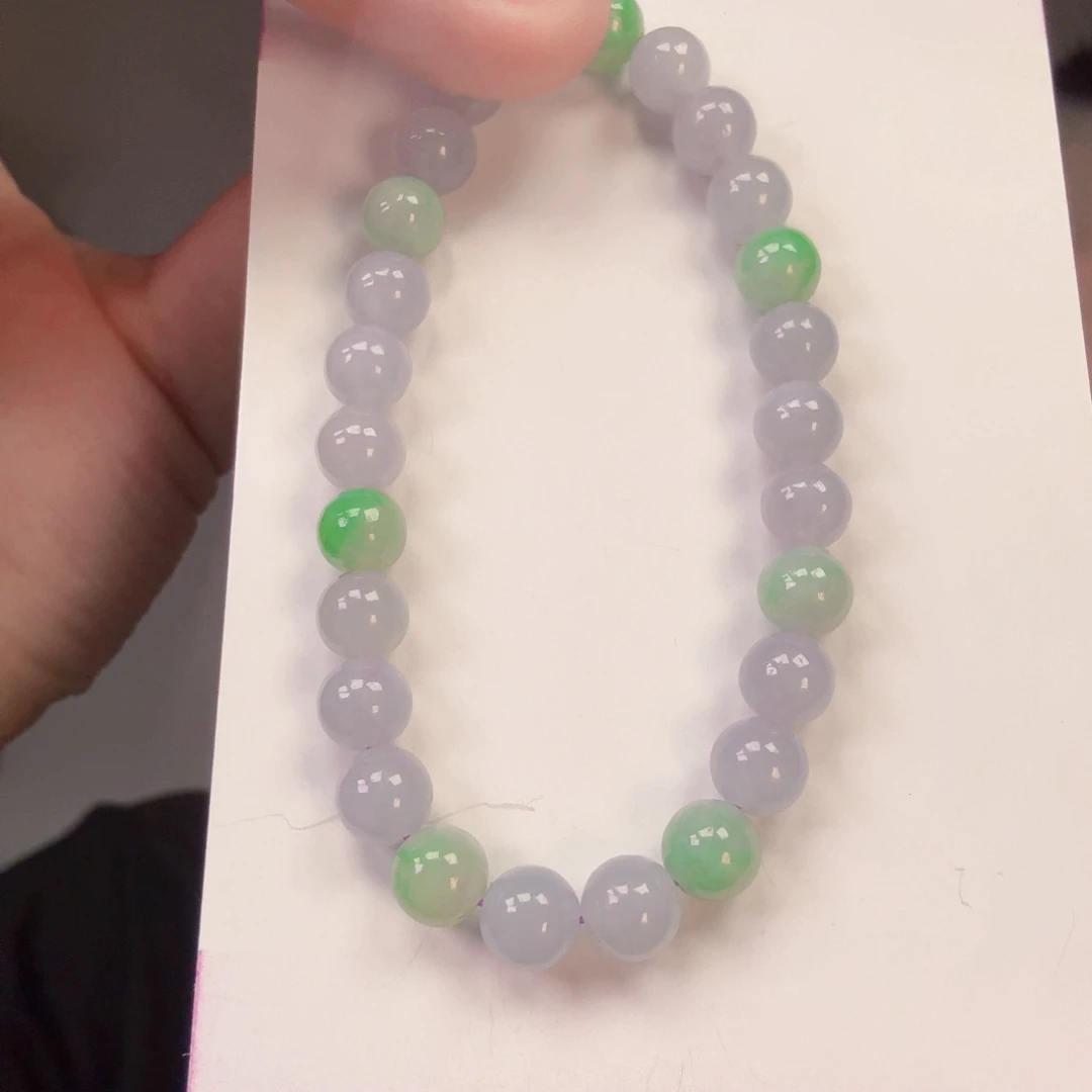 翡翠未镶嵌颈饰一件