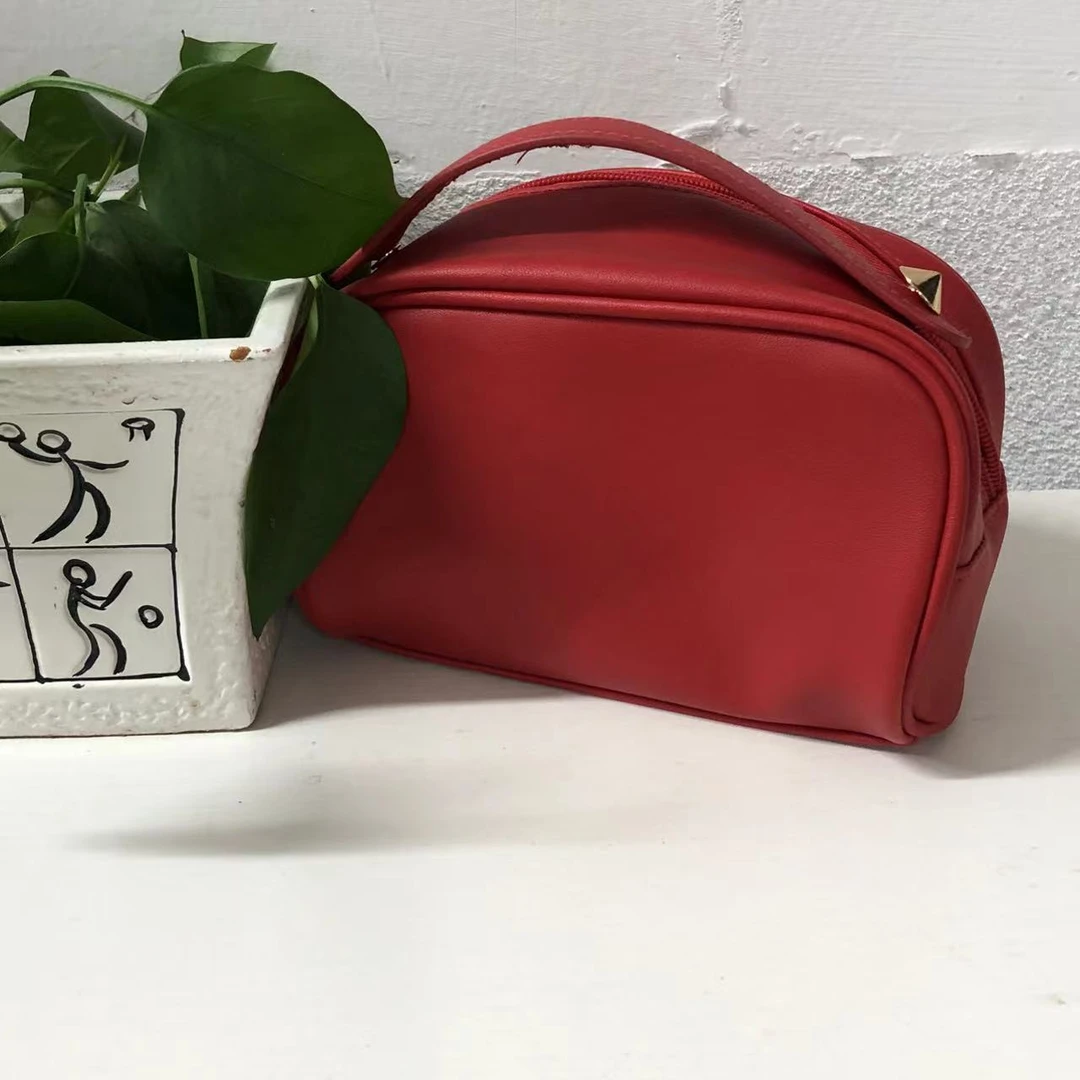 小倩啊~红色化妆包包