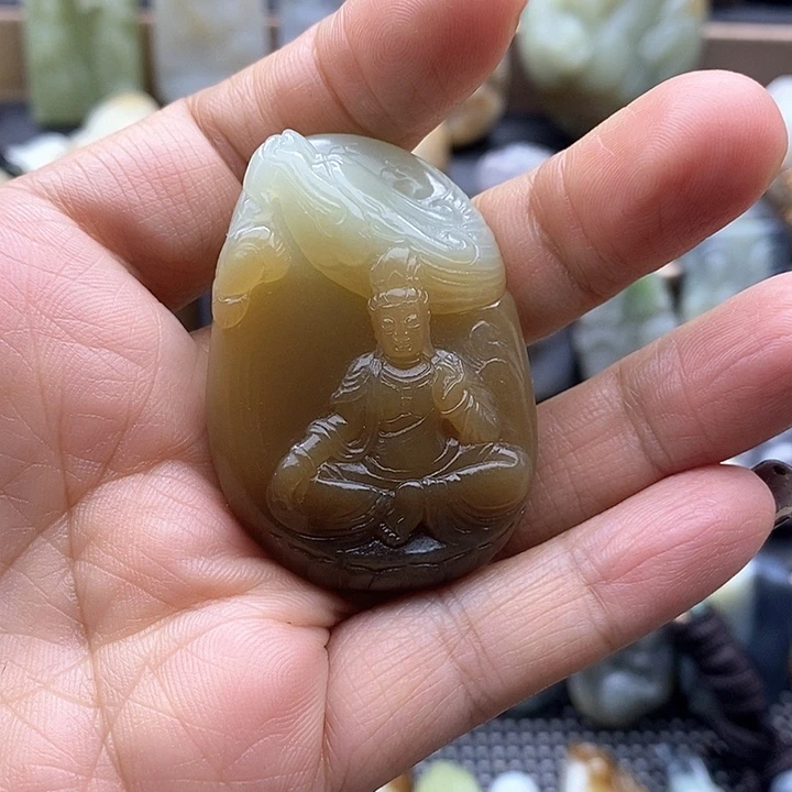 颈饰未镶嵌和田玉（糖玉）