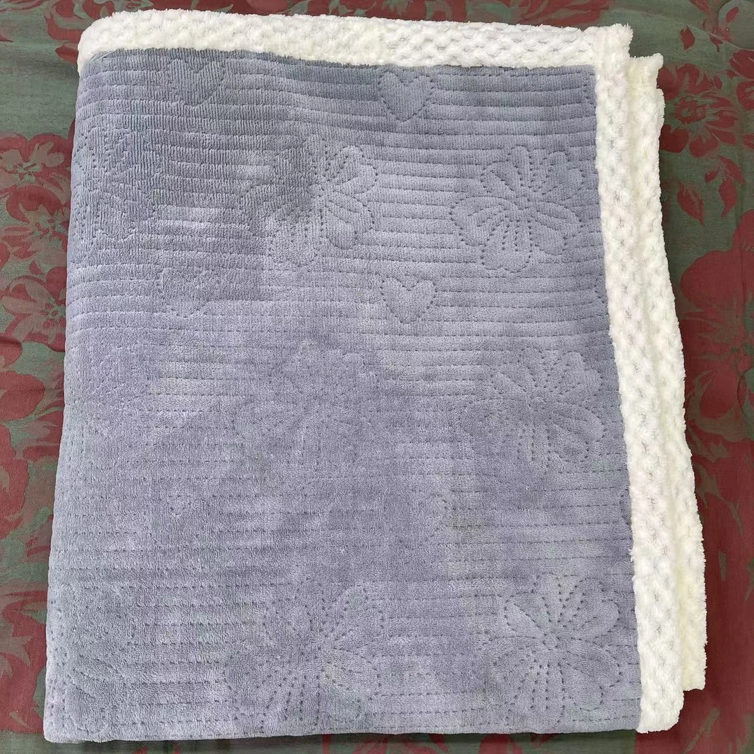 灰色爱心五瓣花--200*230牛奶绒双棉多功能床盖