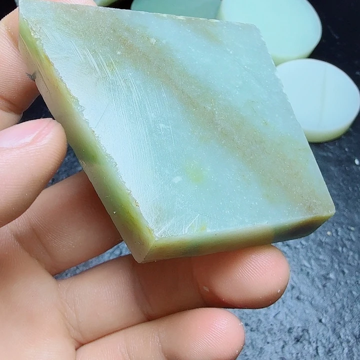 和田玉（糖玉）未镶嵌珠宝奇石