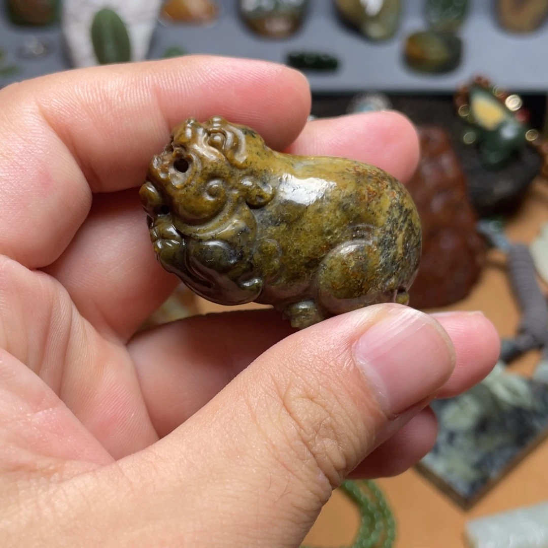 和田玉未镶嵌把件