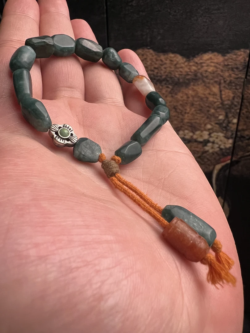 老翡翠随型手串1