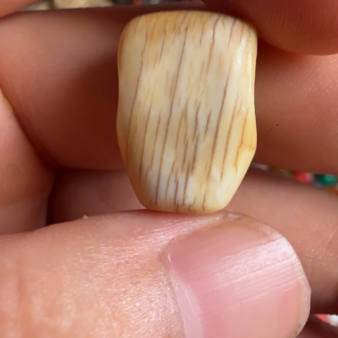 包***锦颈饰琉璃珠子如图