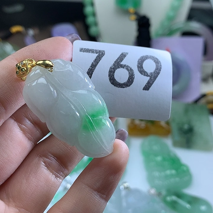 翡翠未镶嵌吊坠(赠链)