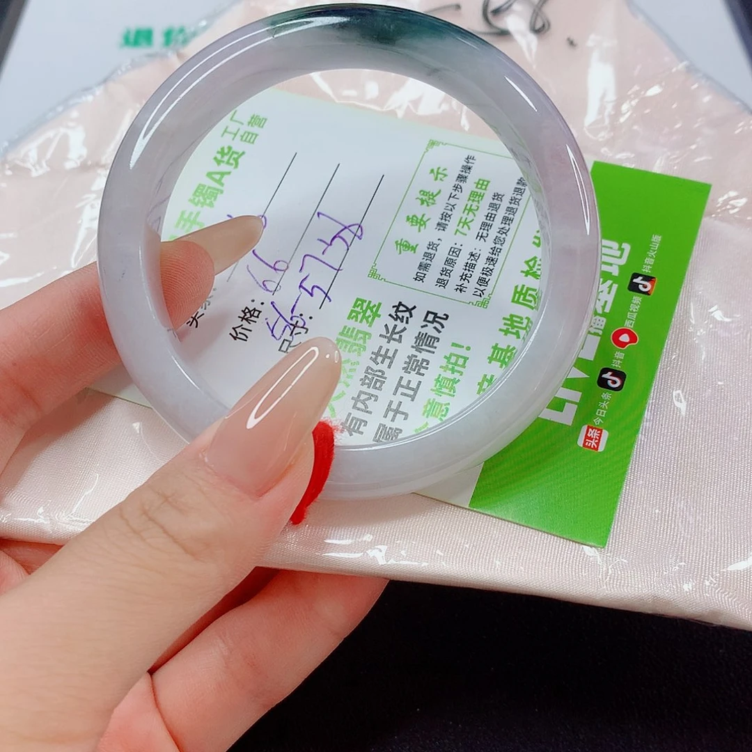 翡翠手镯未镶嵌翡翠