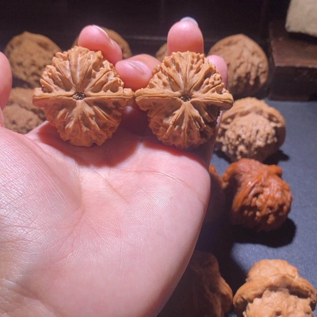 文玩核桃吊坠沉水元宝