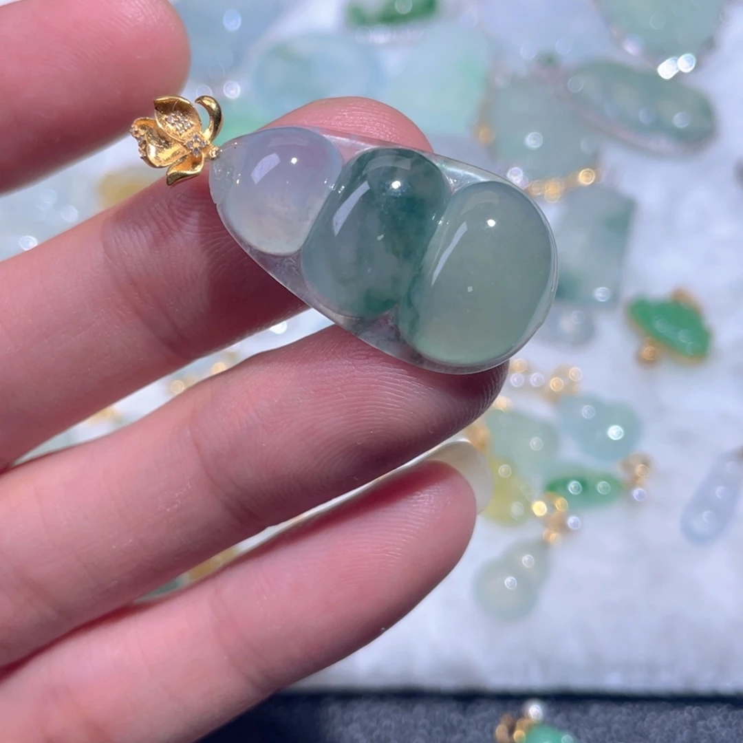 翡翠18K金镶嵌颈饰翡翠