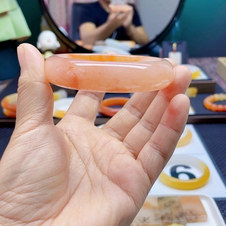 如***意石英质玉（黄龙玉）未镶嵌手镯