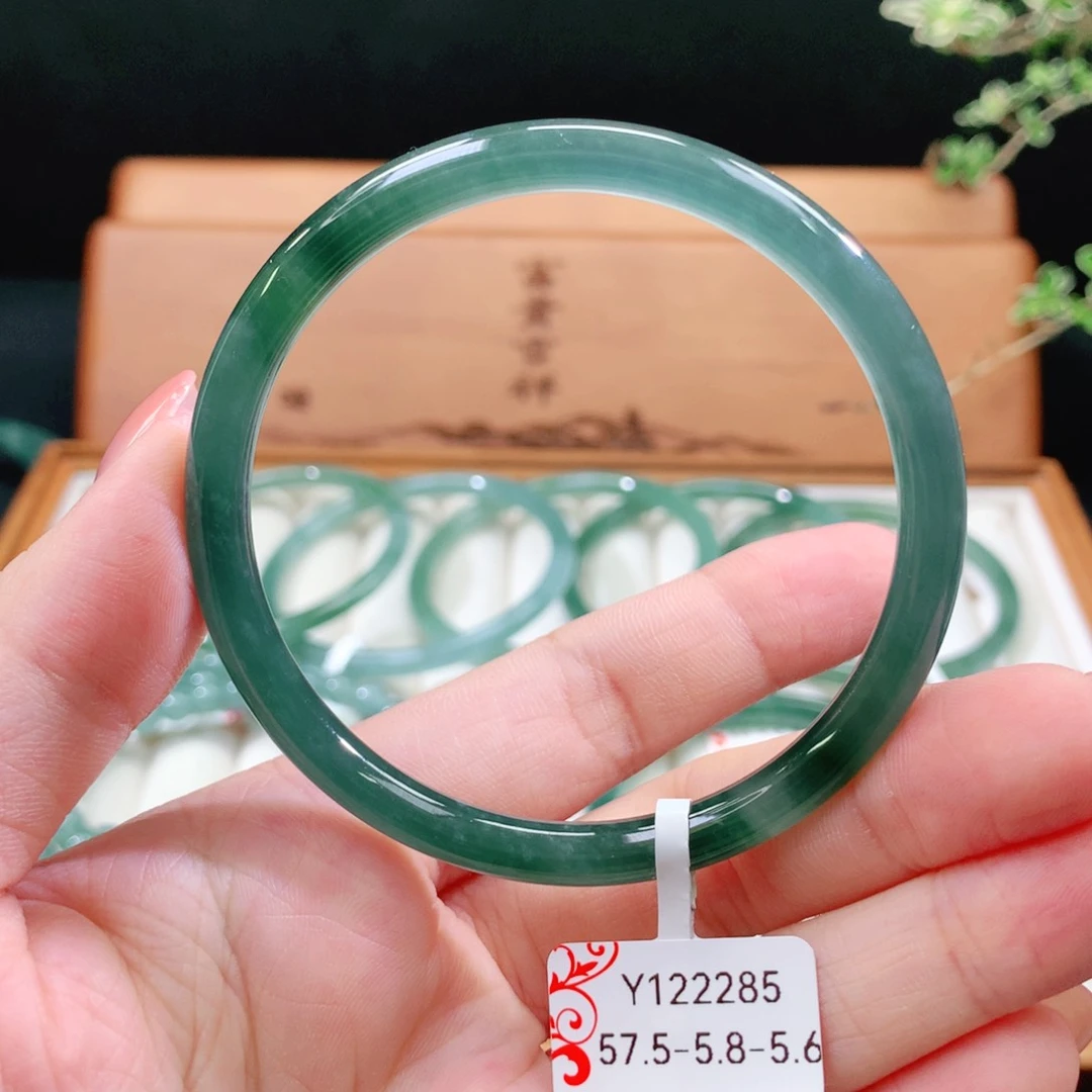 翡翠手镯未镶嵌天然