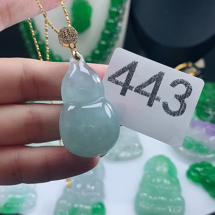 翡翠未镶嵌吊坠(赠链)