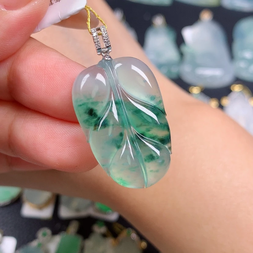 【闪购商品】翡翠18K金镶嵌颈饰叶子