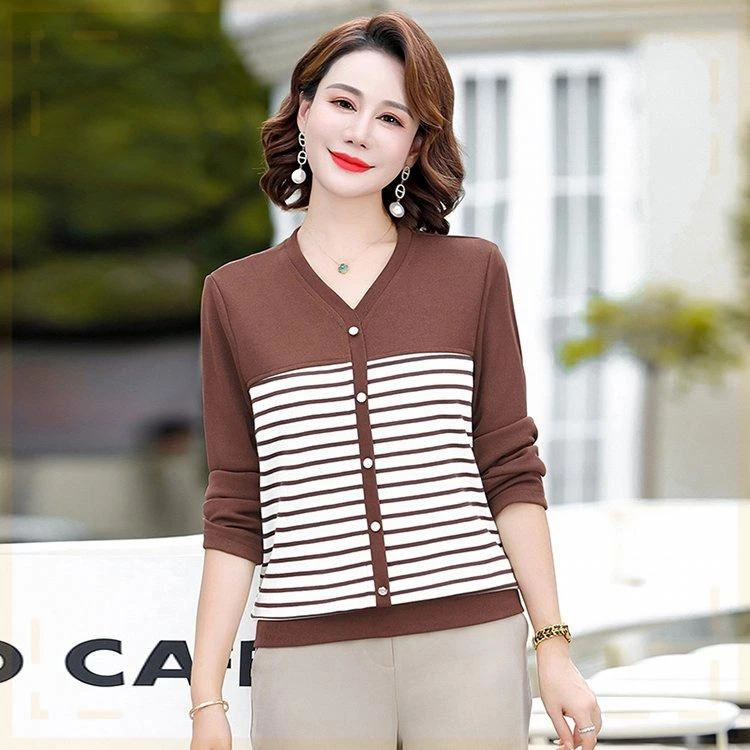 中年秋装气质针织中老年洋气灿烂自信