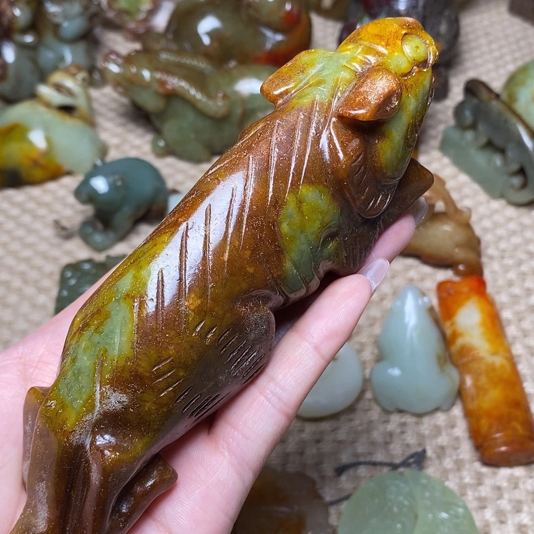 未镶嵌蛇纹石玉颈饰