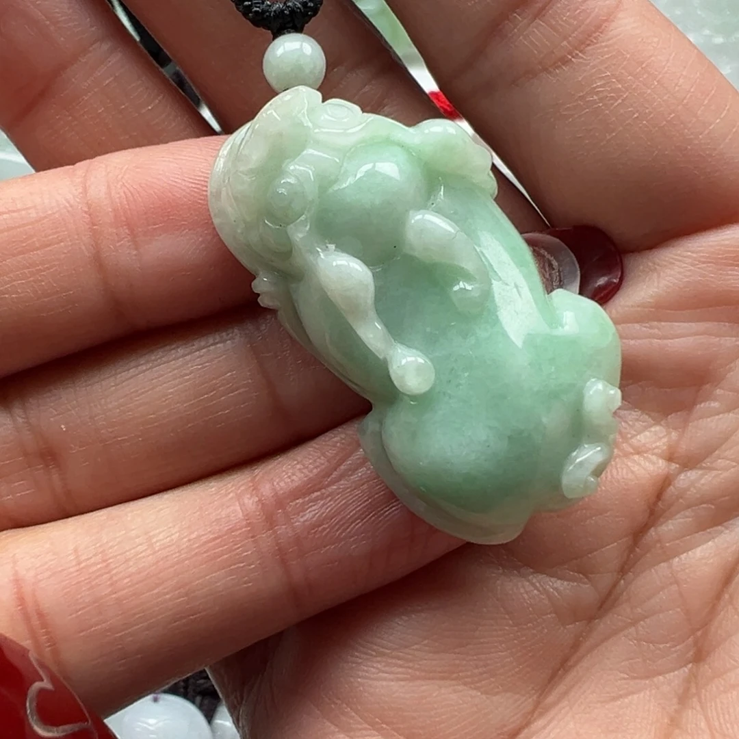 翡翠颈饰未镶嵌貔貅