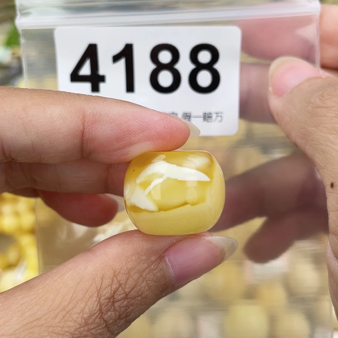 蜜蜡未镶嵌裸石21.3皮纹