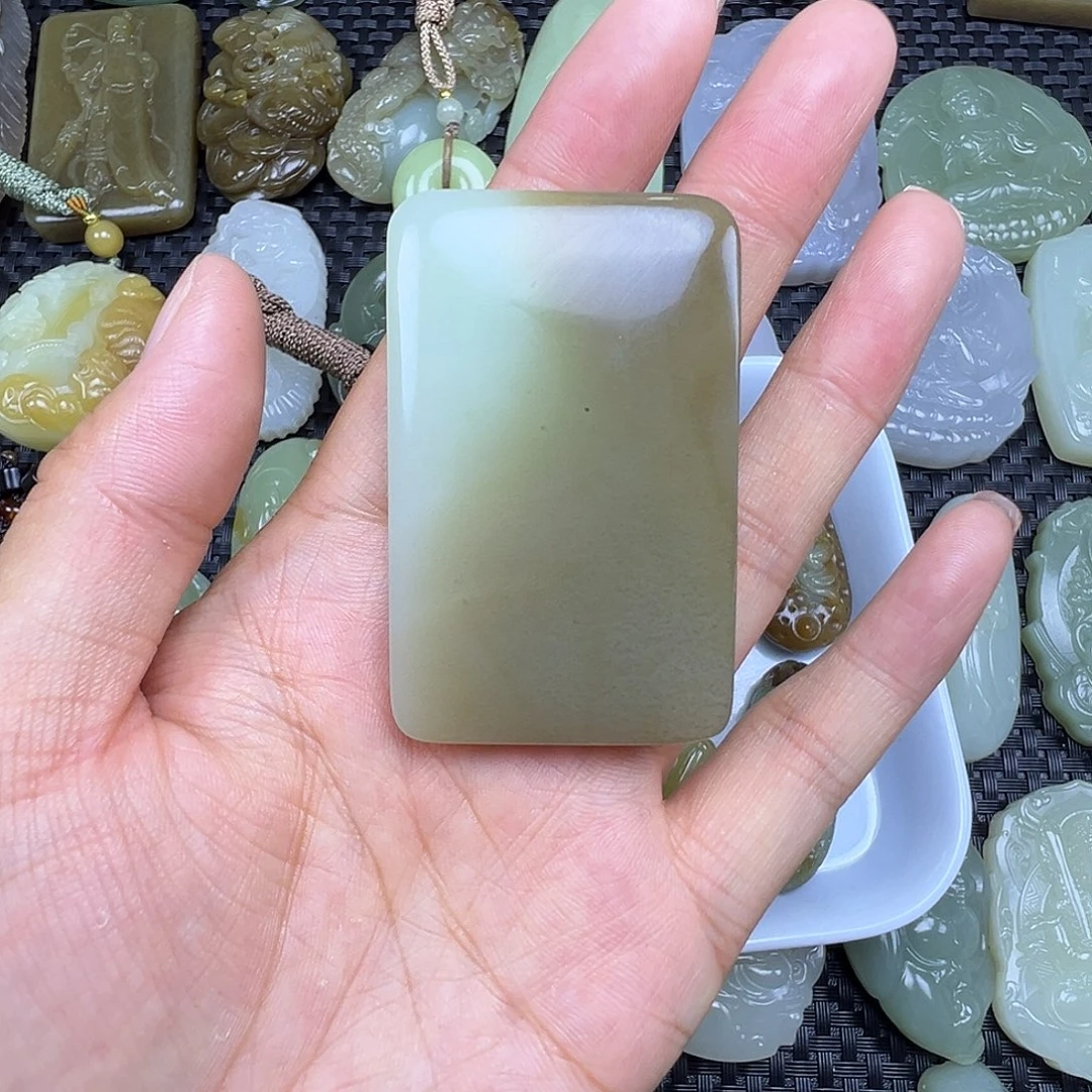 和田玉未镶嵌吊坠(赠链)俄料，一口价.卡57