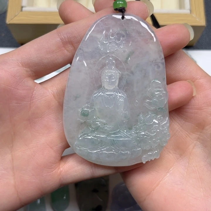 翡翠颈饰未镶嵌飘花大佛