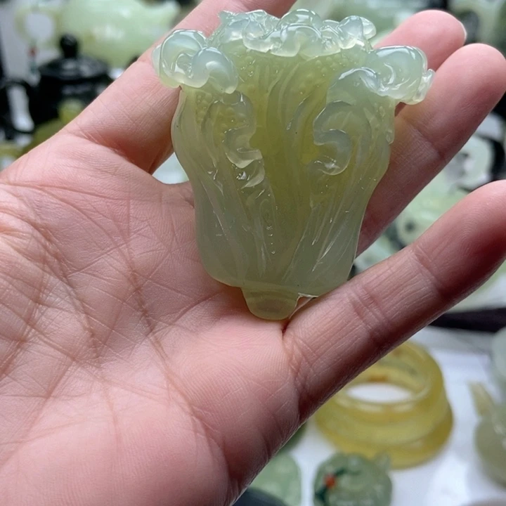 蛇纹石玉挂件未镶嵌