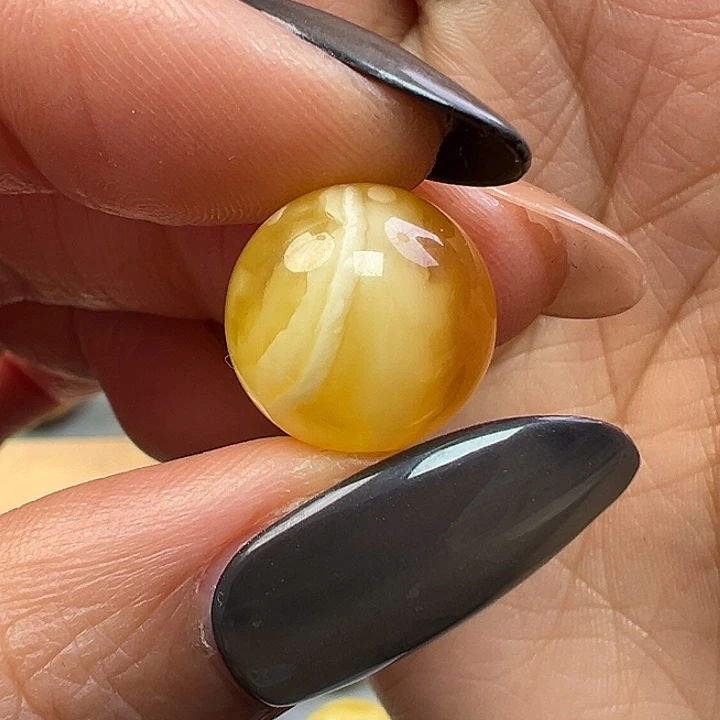 蜜蜡未镶嵌珠宝奇石