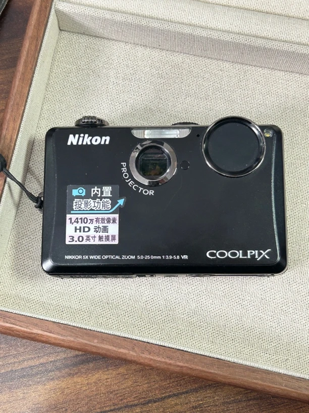 9新 Nikon/尼康 s1100pj 黑色 高清CCD数码相机 可投影