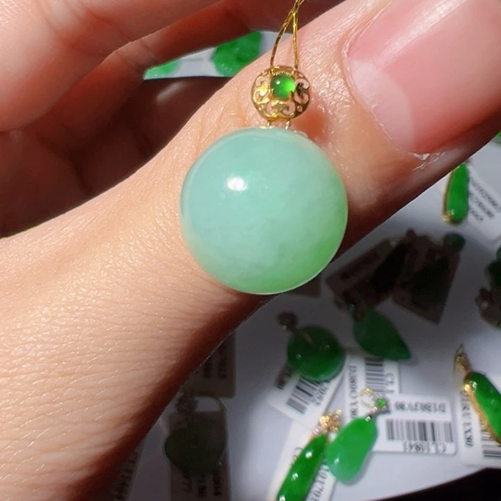 翡翠挂件18K金镶嵌翡翠