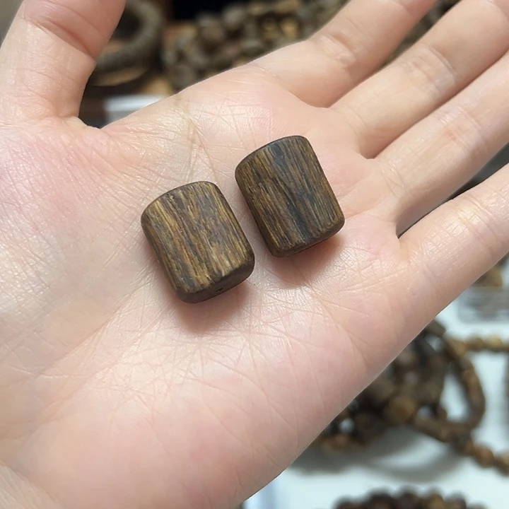 沉香碎屑沉香树心油小牌2个 3.7g