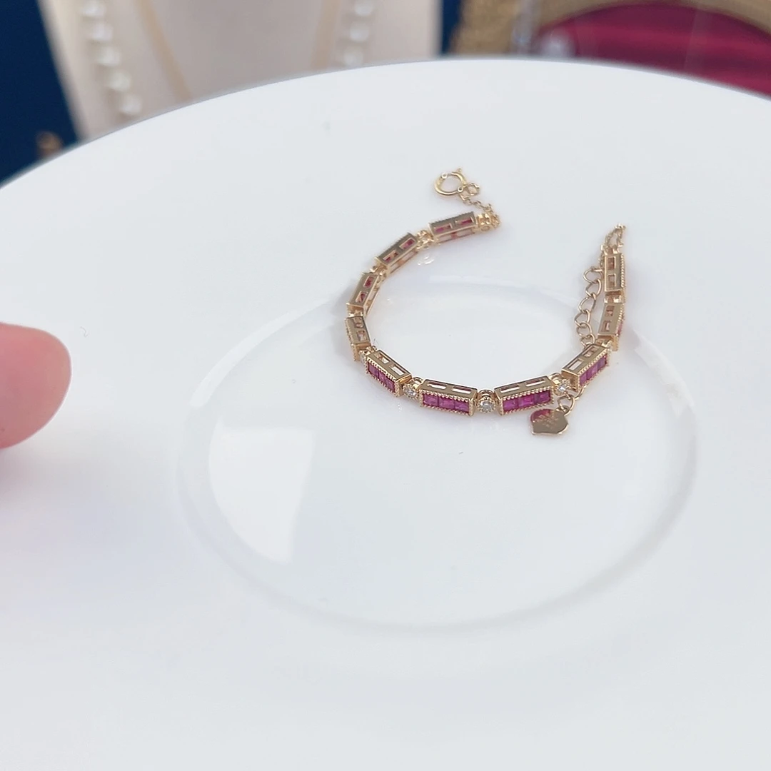 妞***Z18K金镶嵌手链红宝石