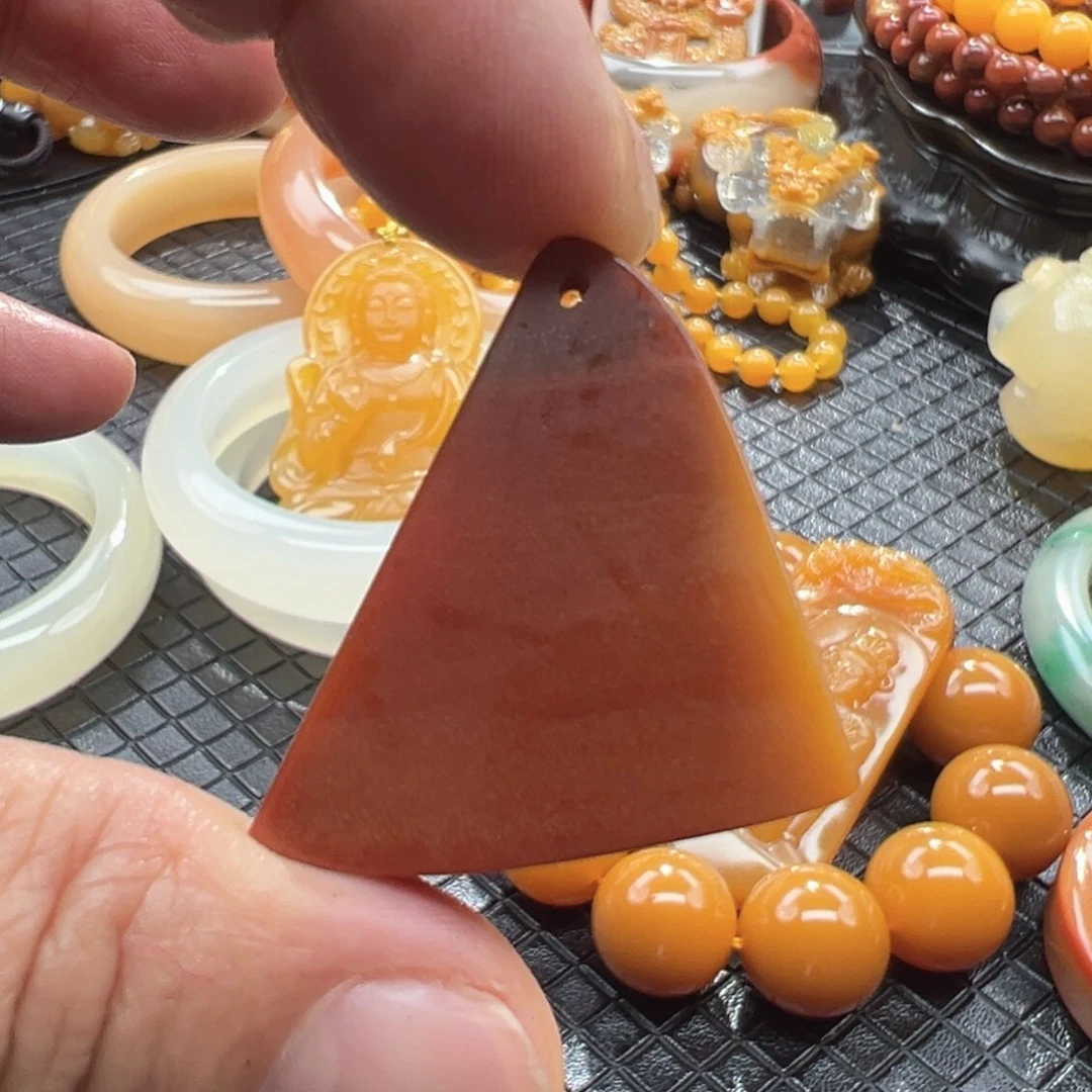 石英质玉未镶嵌颈饰