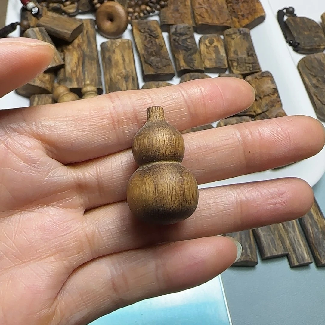 沉香沉香碎屑莺歌绿棋小葫芦2克