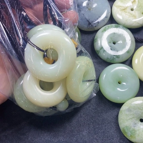 未镶嵌蛇纹石玉手链