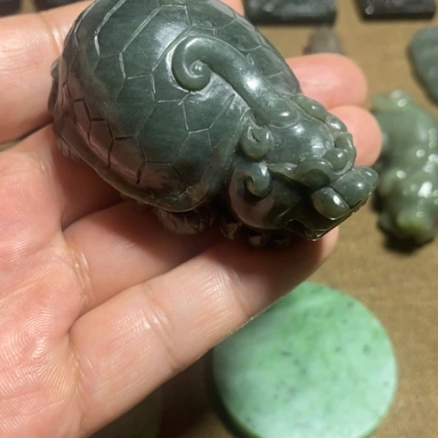 和田玉未镶嵌把件