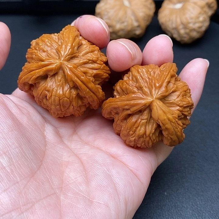冰***极文玩核桃把件白奔