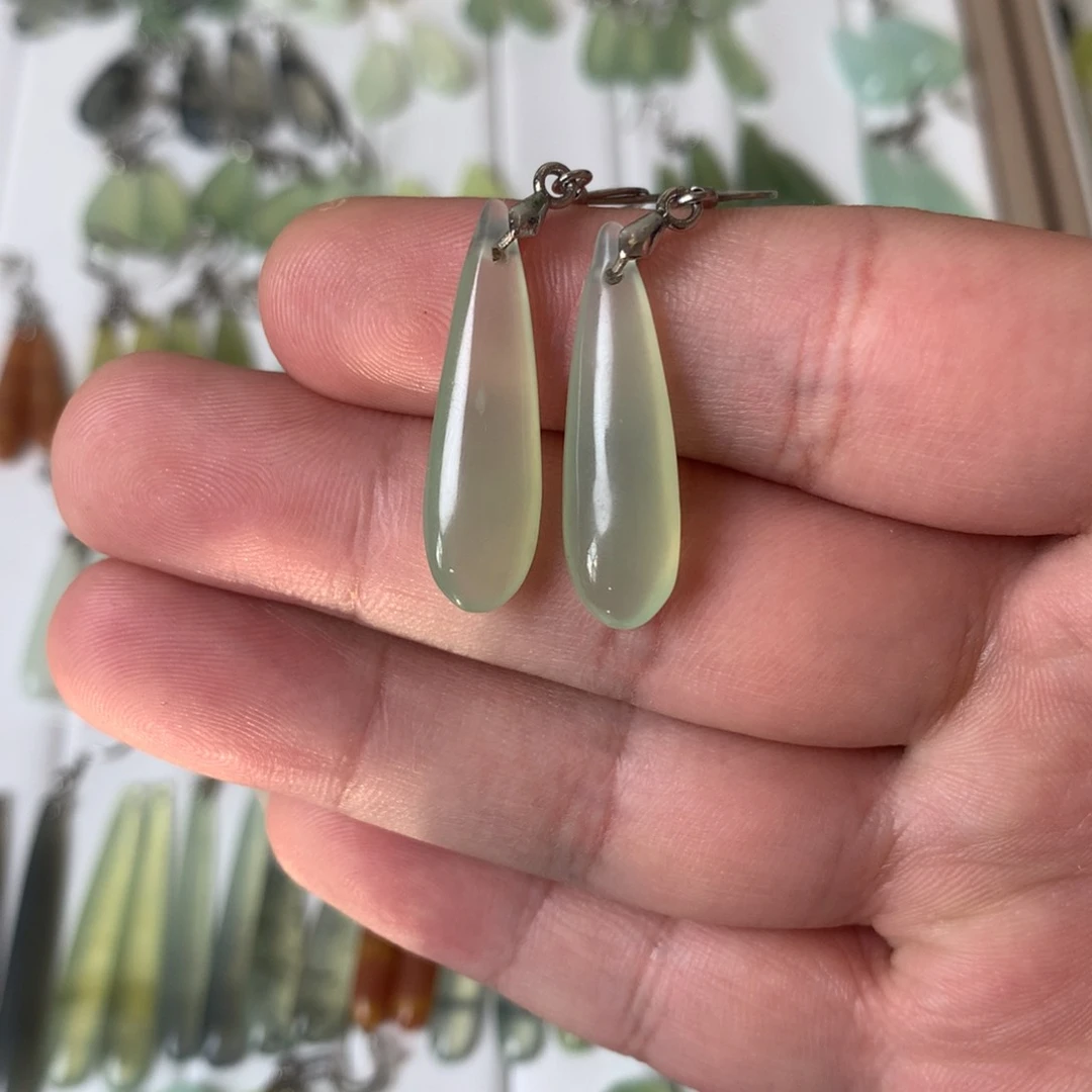 蛇纹石玉耳环未镶嵌