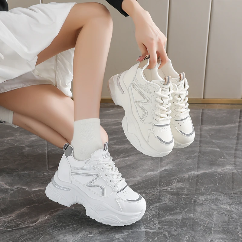 白色厚底内增高运动鞋爆款春秋季新款ins潮网红百搭休闲小白鞋