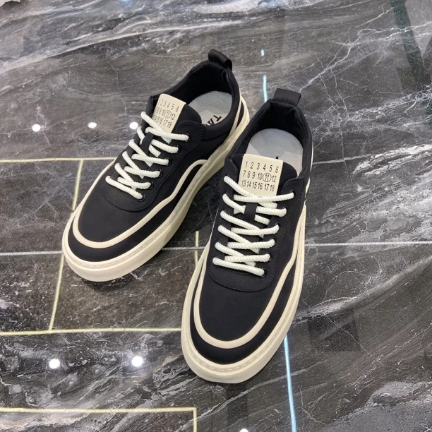 白底黑面男鞋春秋款休闲板鞋潮牌高级感厚底黑白鞋子潮鞋