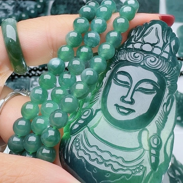 翡翠未镶嵌颈饰多样性发其一