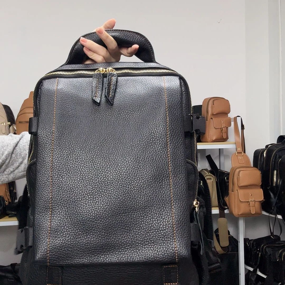 头层牛皮设计感双肩包