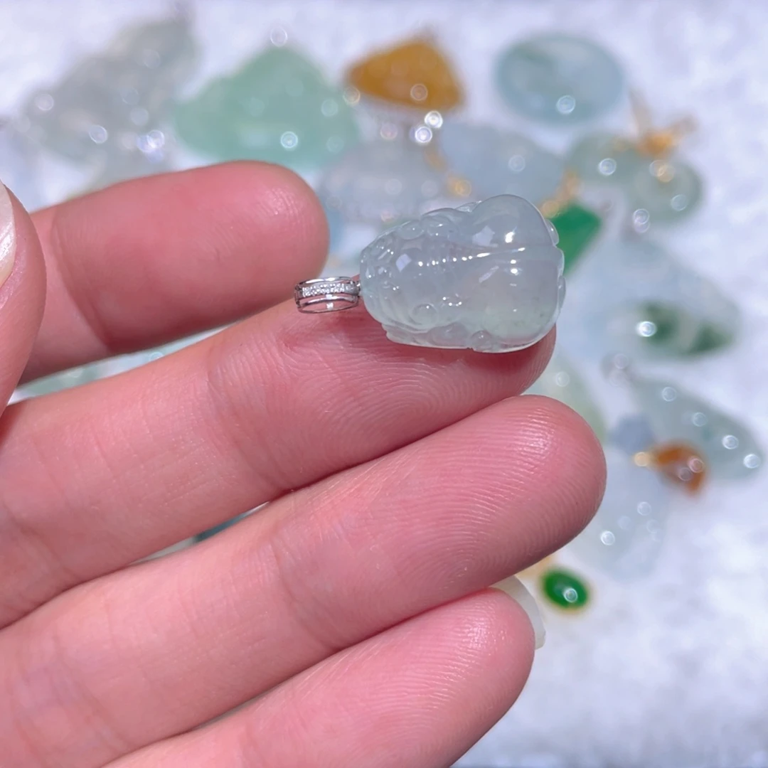 翡翠18K金镶嵌颈饰翡翠