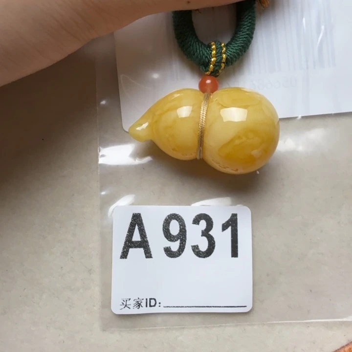 鱿****琥珀未镶嵌颈饰琥珀蜜蜡吊坠项链