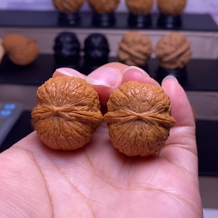 文玩核桃把件鸽子蛋70