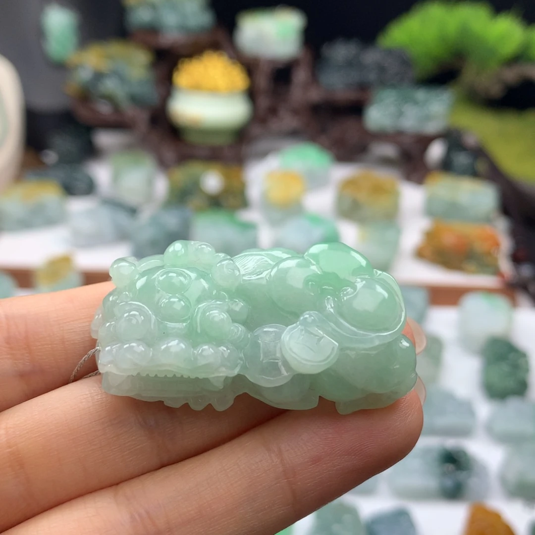 翡翠未镶嵌颈饰A16 苹果绿霸王貔貅