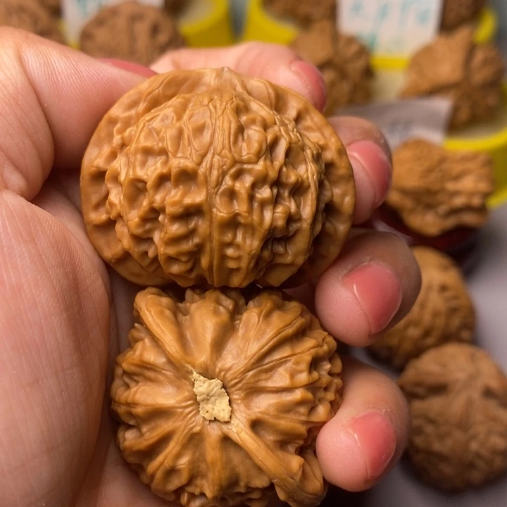 文玩核桃吊坠浮**痕宫灯