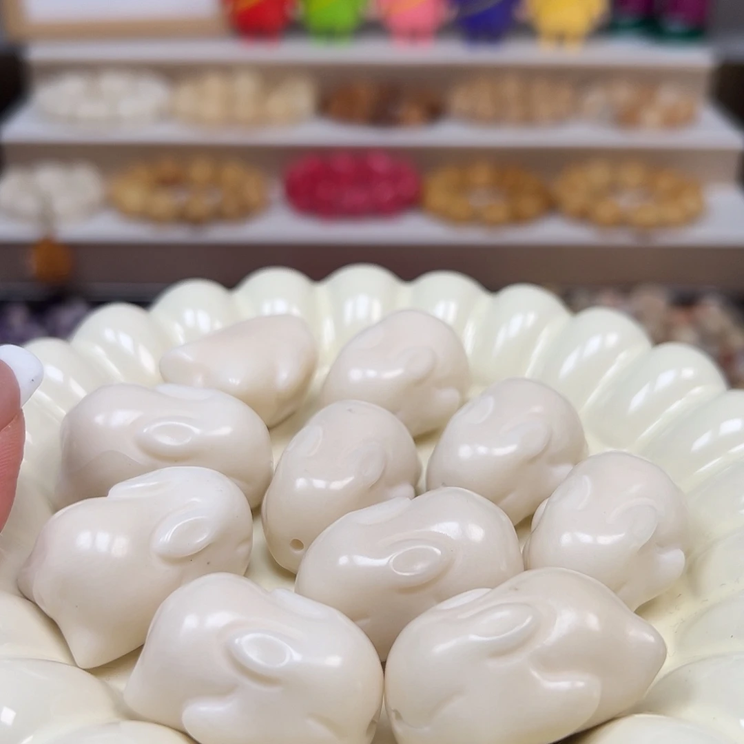 菩提根/象牙果手串瑕疵白色趴趴兔10颗孔道有裂