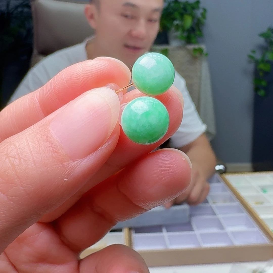 18K金镶嵌翡翠耳饰多样性发货其一